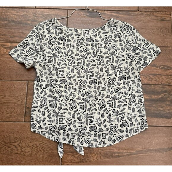 Cato Tie Front Black Ivory Tribal Short Sleeve Flowy Blouse Lightweight Sz M - Picture 8 of 8